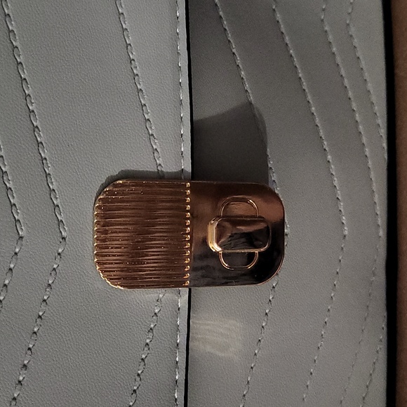 Mint crossbody purse - Picture 4 of 5